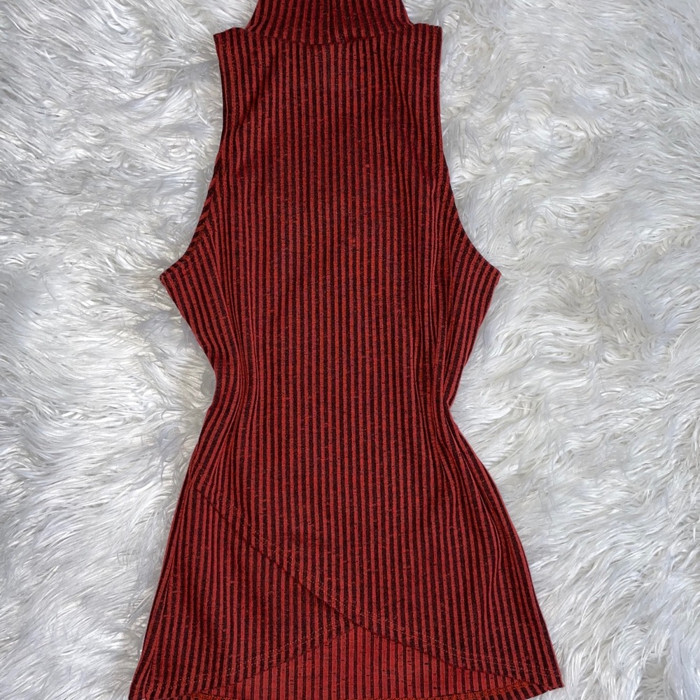 Sleeveless turtleneck - Picture 2 of 4